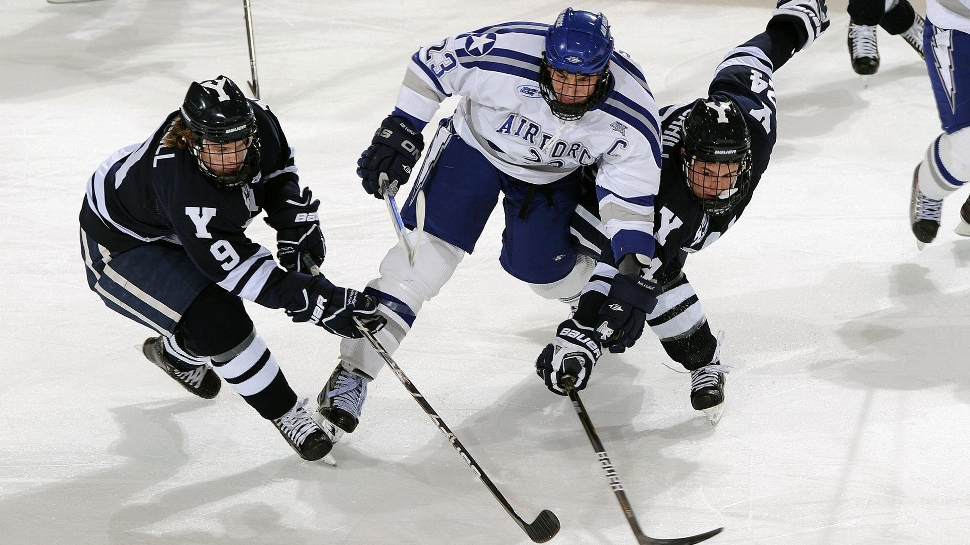 全黑队注重反击速度，进攻转换犀利致命，全黑队战舞